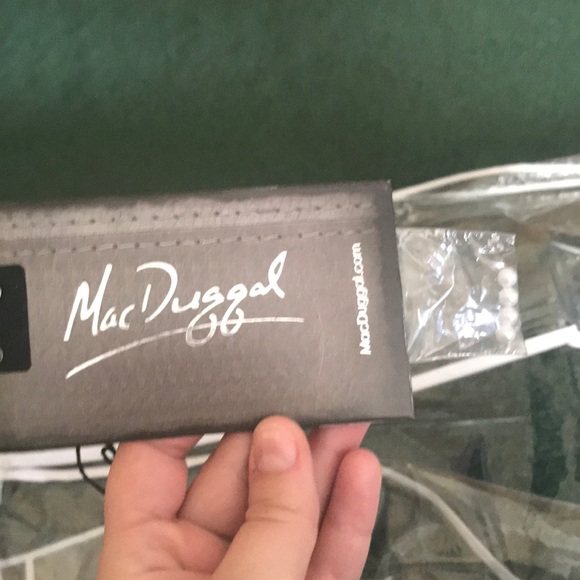 GORGEOUS Black White plunge ballgown prom dress - Picture 7 of 8